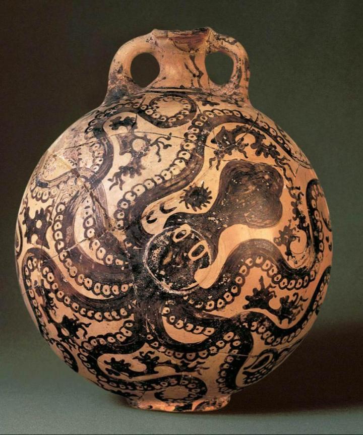 octopus_flask_new_palace_period_minoan1329196170757
